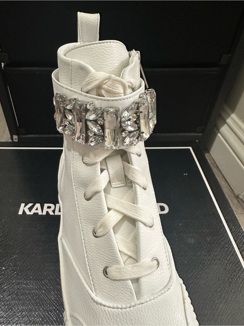 New Karl Lagerfeld Paris Women's Jeren high-top Sneakers Sz 8.5 - Picture 4 of 10